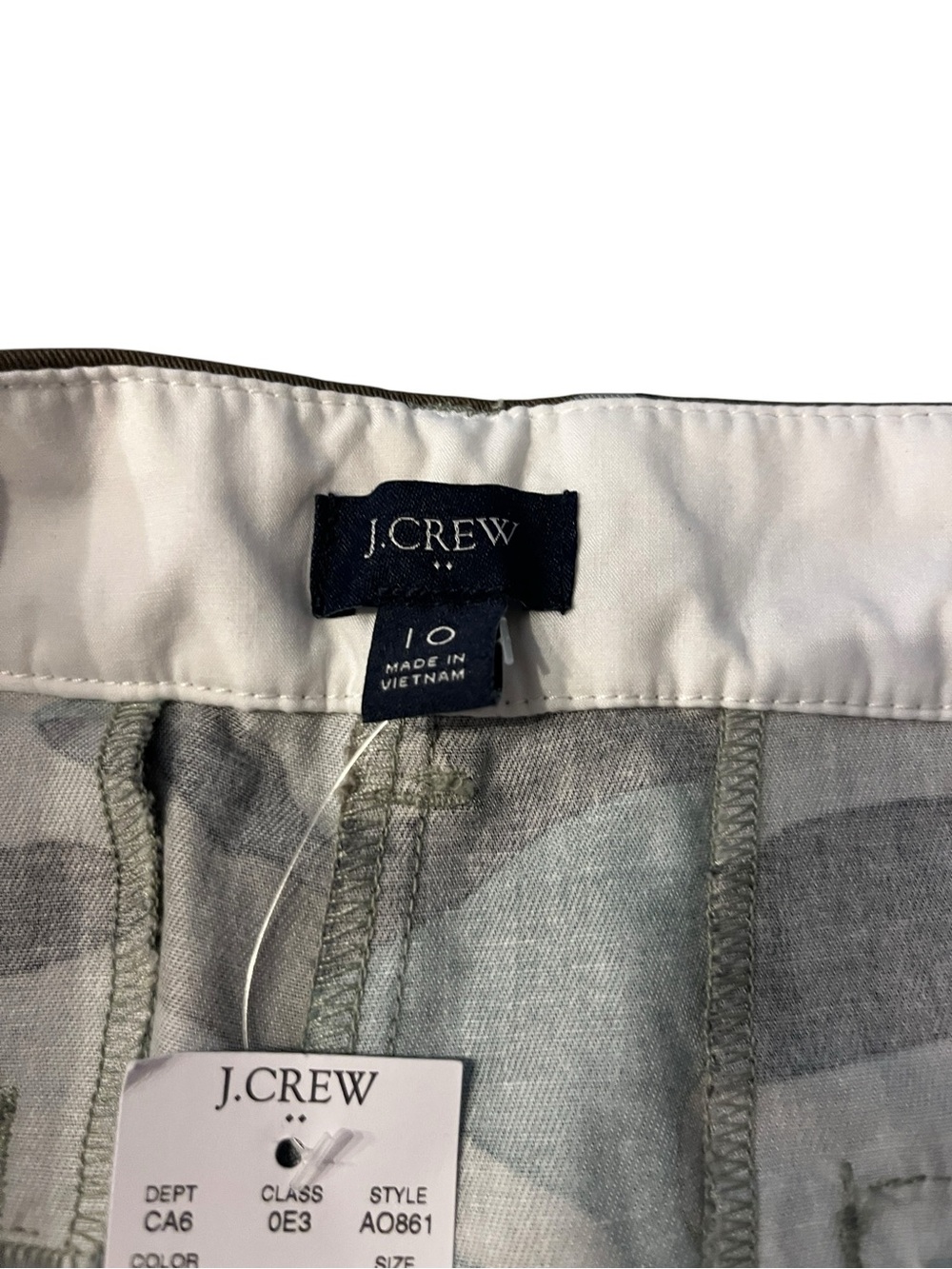 NWT J. Crew Camouflage Print Women's Utility Shorts - Green Camo Sz 10 - Picture 4 of 6